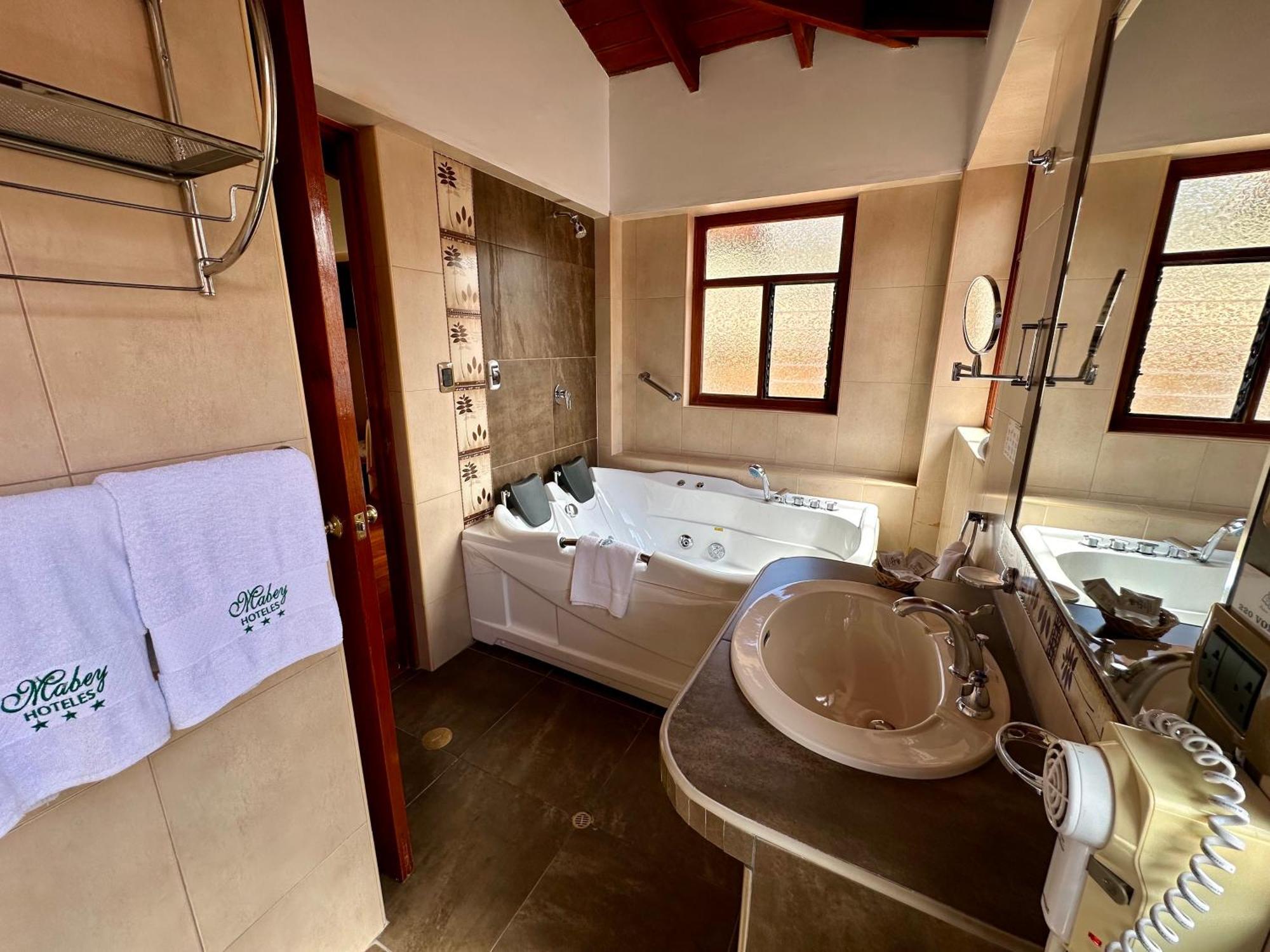 Hotel Mabey Urubamba Exterior photo