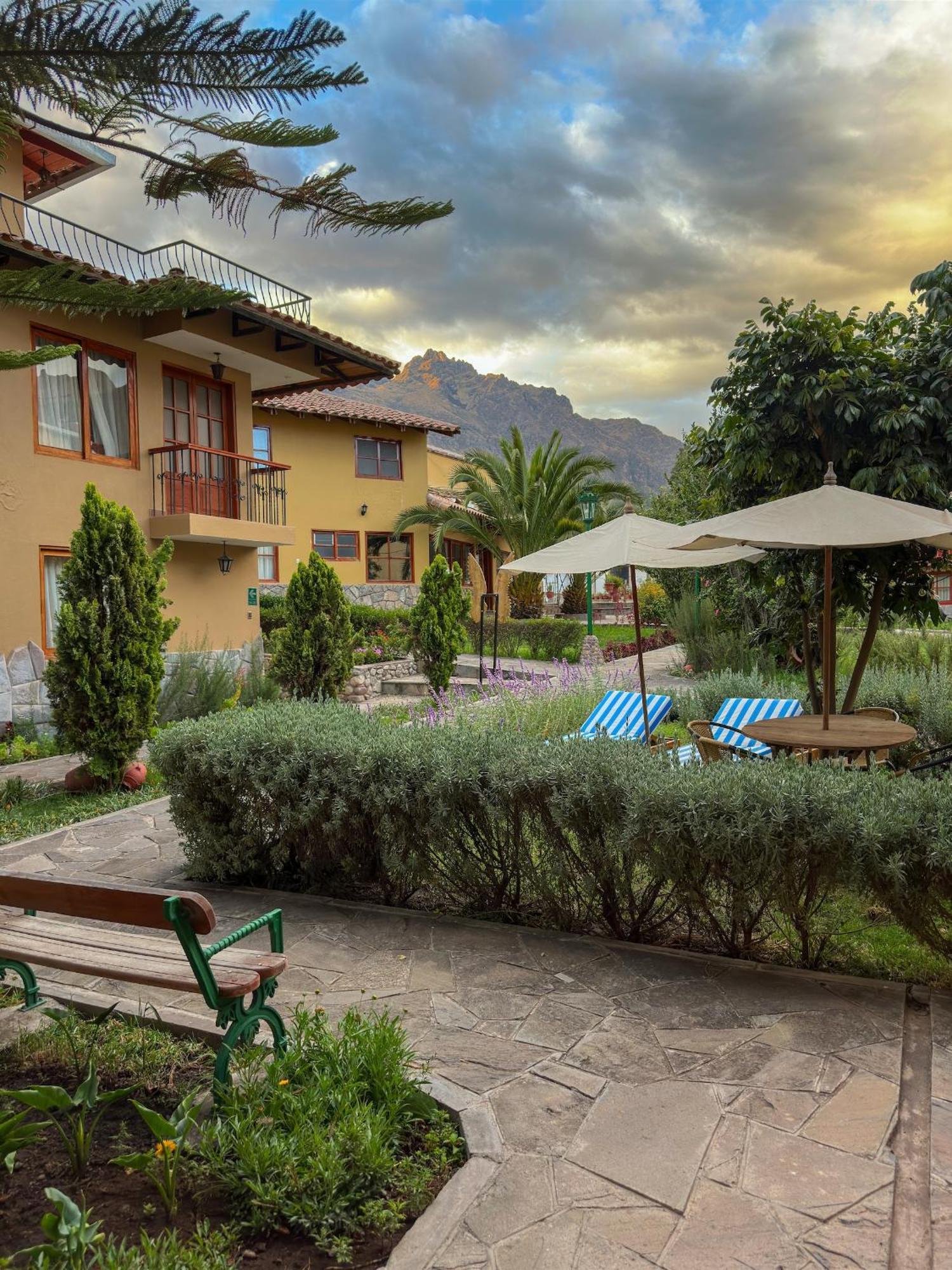 Hotel Mabey Urubamba Exterior photo
